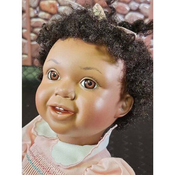 Ashton Drake Brianne 10'' porcelain doll - Picture 7 of 8